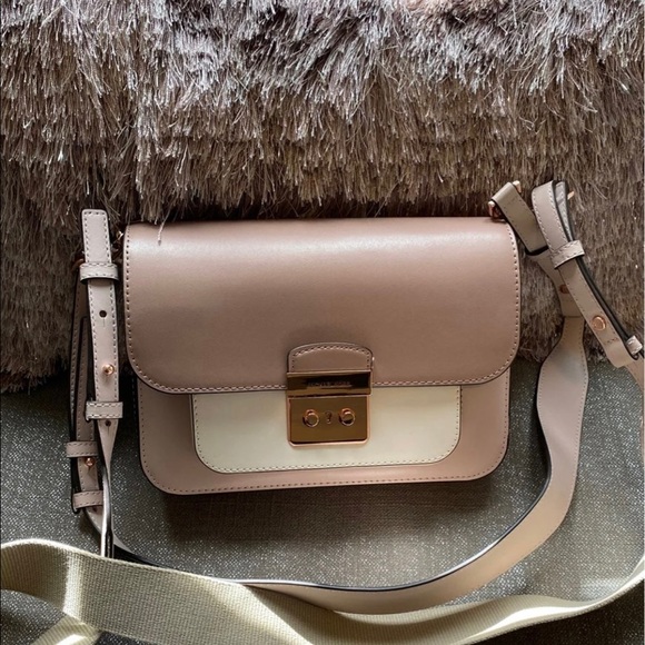 Michael Kors Handbags - NWT Michael Kors Handbag